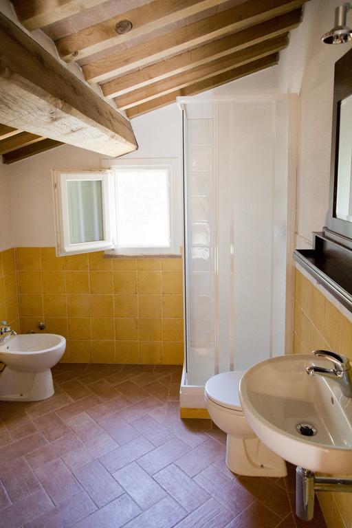 Agriturismo L'Isola Crespina Cameră foto